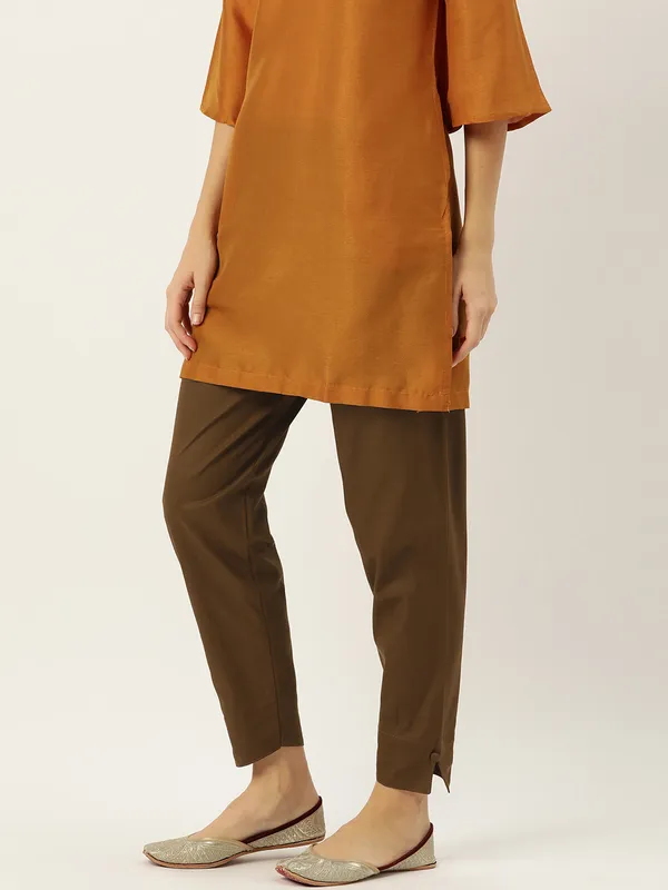 Brown_Pure_Cotton_Two_Pockets_Mid-RIse_Regular_Fit_Cropped_Pant