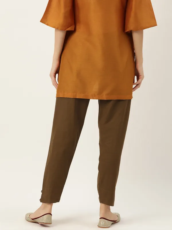 Brown_Pure_Cotton_Two_Pockets_Mid-RIse_Regular_Fit_Cropped_Pant