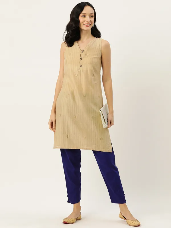 Royal_Blue_Pure_Cotton_Two_Pockets_Mid-RIse_Regular_Fit_Cropped_Pant