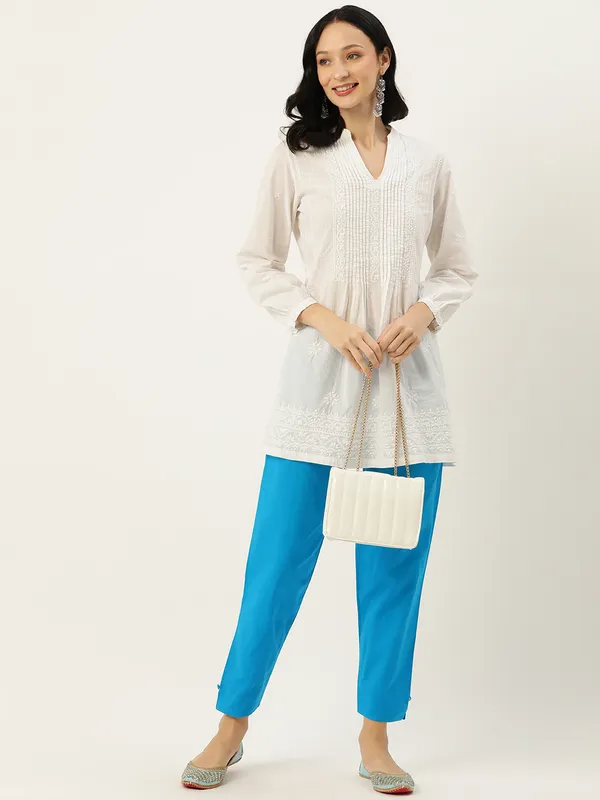 Sky_Blue_Pure_Cotton_Two_Pockets_Mid-RIse_Regular_Fit_Cropped_Pant