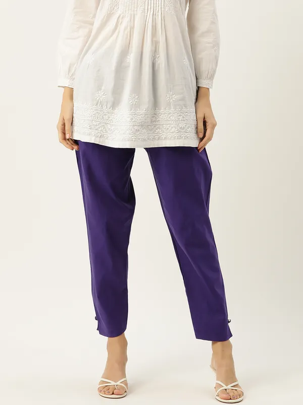 Violet_Pure_Cotton_Two_Pockets_Mid-RIse_Regular_Fit_Cropped_Pant