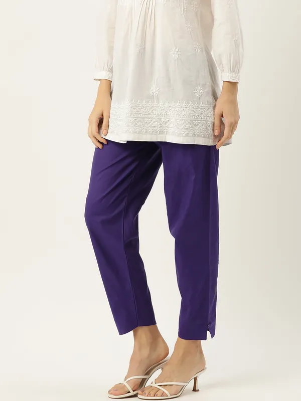Violet_Pure_Cotton_Two_Pockets_Mid-RIse_Regular_Fit_Cropped_Pant