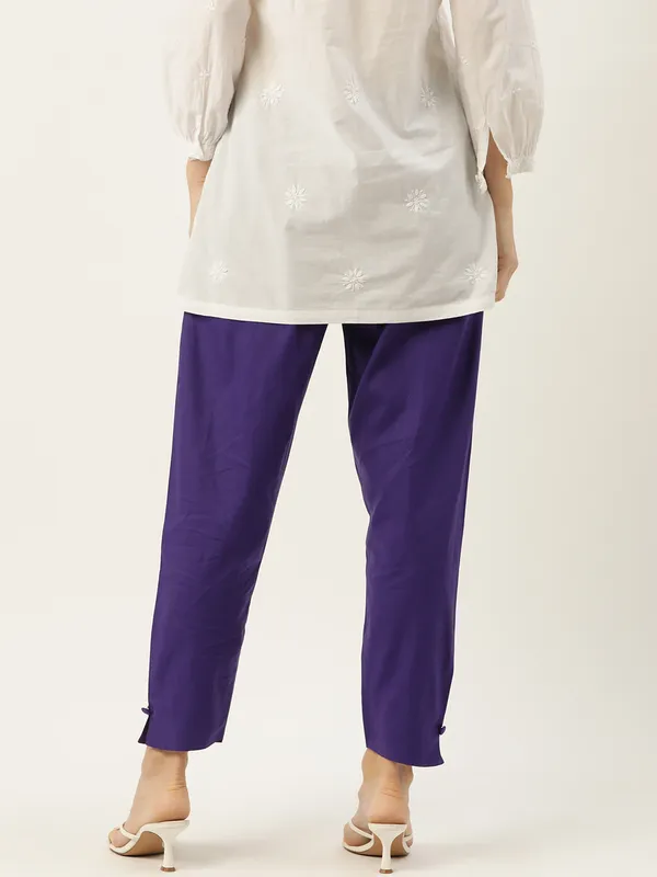 Violet_Pure_Cotton_Two_Pockets_Mid-RIse_Regular_Fit_Cropped_Pant