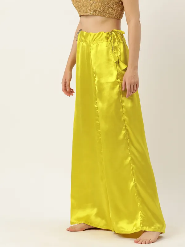Yellow_Green_Elastane_Flared_Saree_Petticoat_For_Women