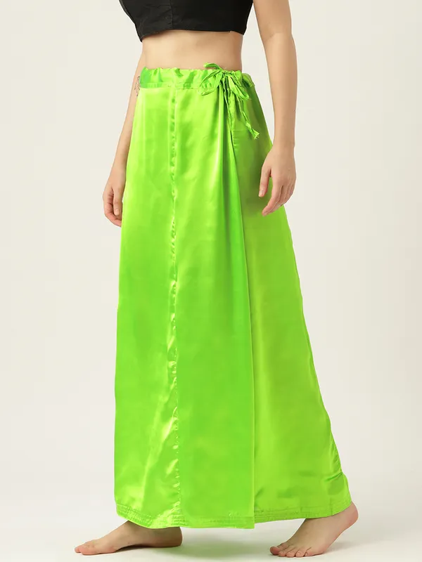 Parrot_Green_Elastane_Flared_Saree_Petticoat_For_Women