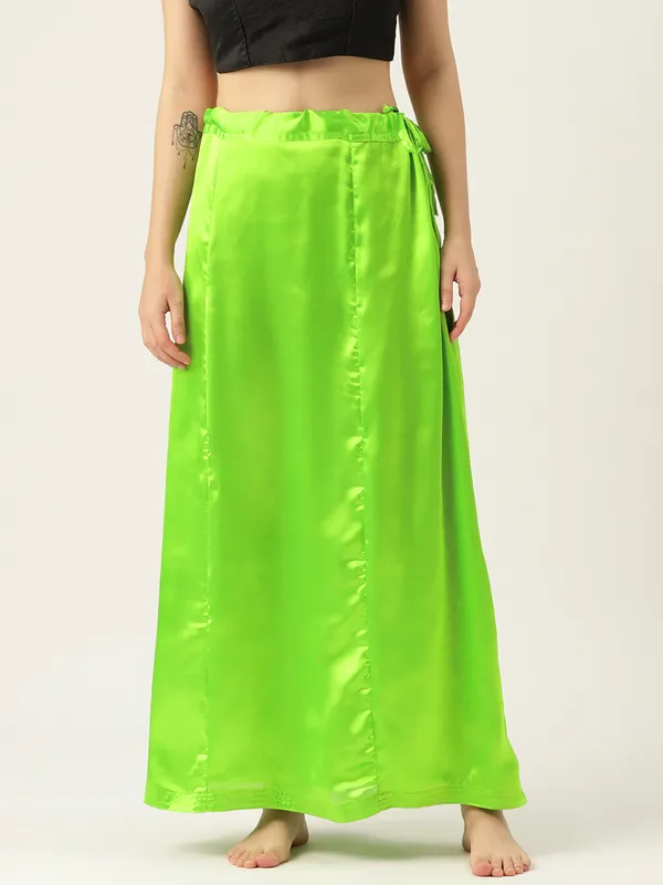 Parrot_Green_Elastane_Flared_Saree_Petticoat_For_Women