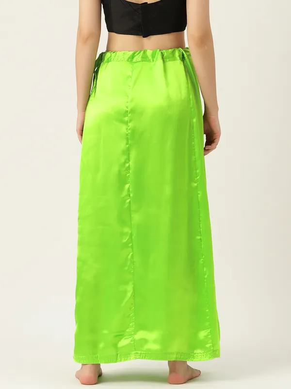 Parrot_Green_Elastane_Flared_Saree_Petticoat_For_Women