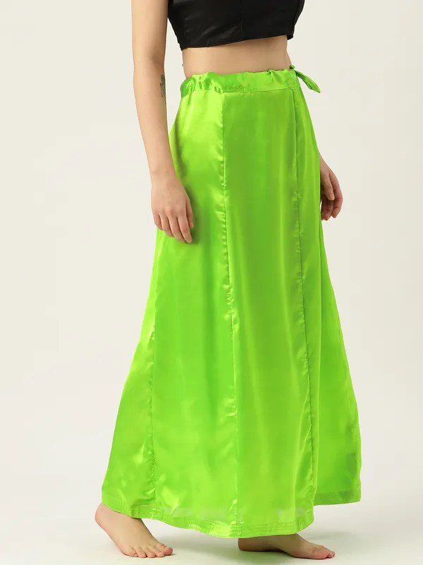 Parrot_Green_Elastane_Flared_Saree_Petticoat_For_Women