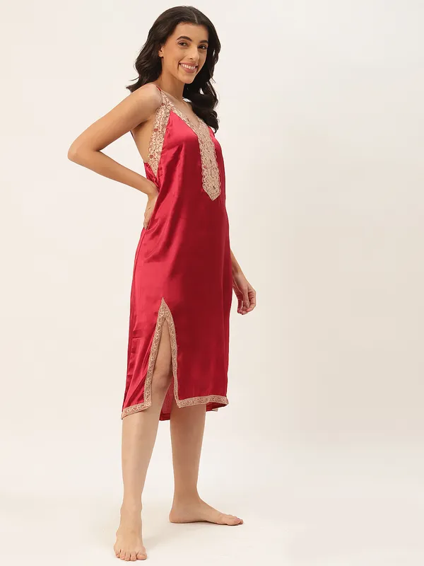 Maroon_Satin_Nightwear/Nightsuit_And_Matching_Robe_With_Lace