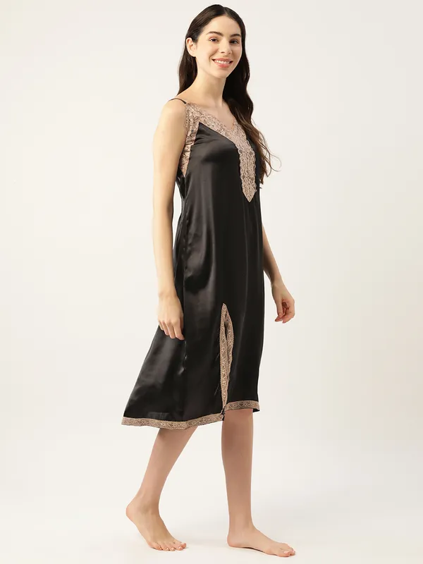 Black_Satin_Nightwear/Nightsuitand_Matching_Robe_With_Lace
