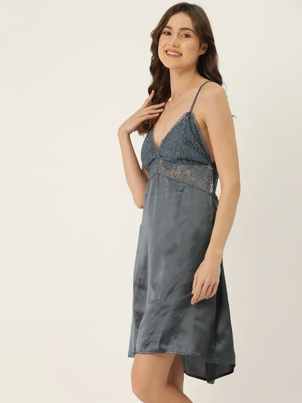 Multicolor_Printed_Satin_Nightwear/Nightsuit_And_Matching_Robe_With_Lace