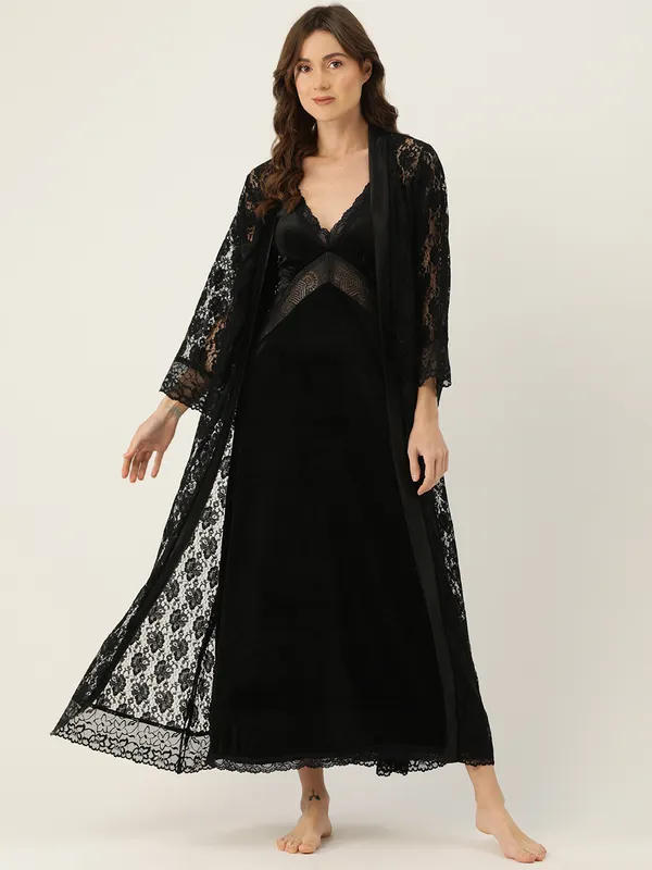 Black_Nightwear/Nightsuit_And_Matching_Robe_With_Lace