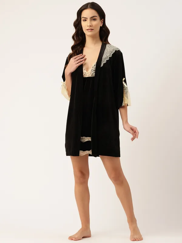 Black_Luxurious_Velvet_Babydoll_Nightwear_Robe_Set