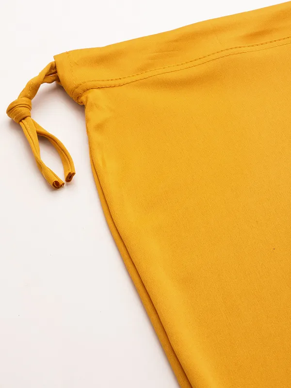 Tumeric_Shade_Solid_Saree_Shapewear_For_Women
