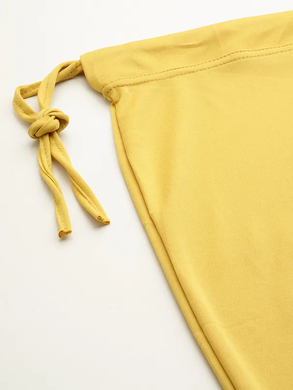 Mustard_Solid_Saree_Shapewear_For_Women