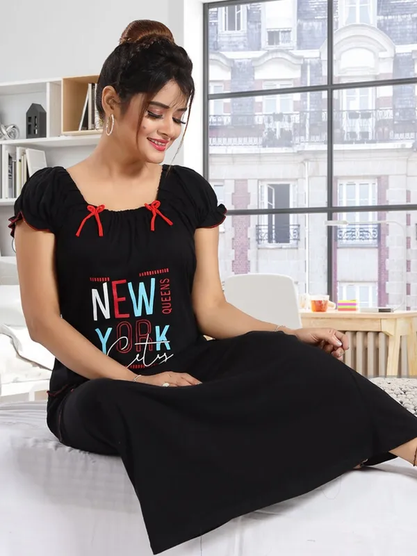 Black_Cotton_Printed_Regular_Fit_Nighty_For_Women
