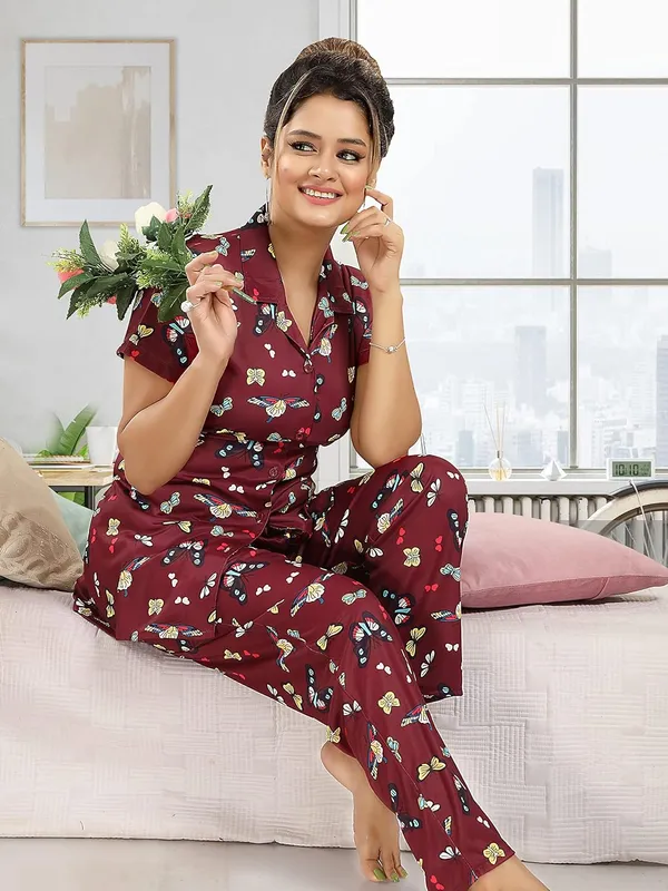 Maroon_Two_Way_Lycra_Regular_Fit_Solid_Night_Wear_For_Women
