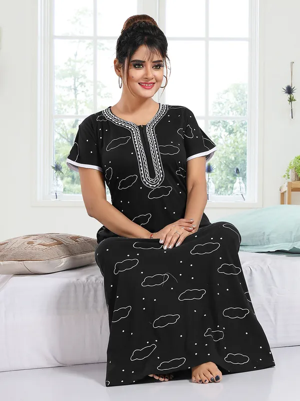 Black_Two_Way_Lycra_Regular_Fit_Solid_Night_Wear_For_Women