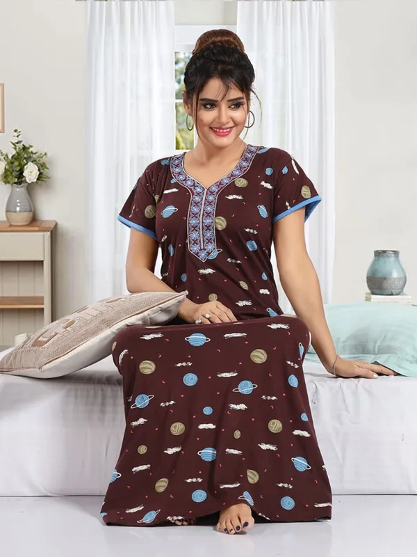 Brown_Cotton_Printed_Regular_Fit_Nighty_For_Women