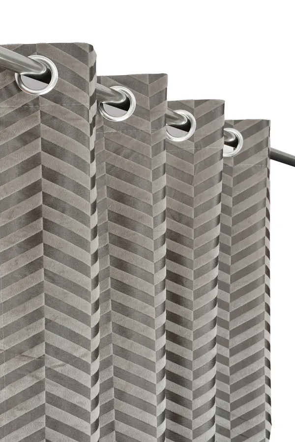 Grey_Velvet_Room_Darkening_Curtain_With_Eyelet_Rings