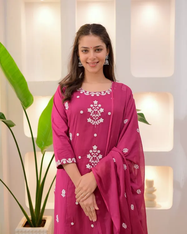 Berry_Pink_Embroidered_Straight_Kurta_Set