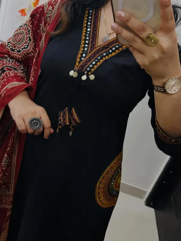 Black_Kurta_Set_with_Maroon_Ajrakh-Inspired_Dupatta
