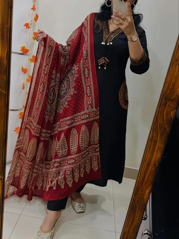 Black_Kurta_Set_with_Maroon_Ajrakh-Inspired_Dupatta