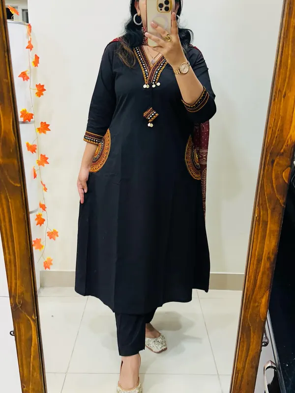 Black_Kurta_Set_with_Maroon_Ajrakh-Inspired_Dupatta