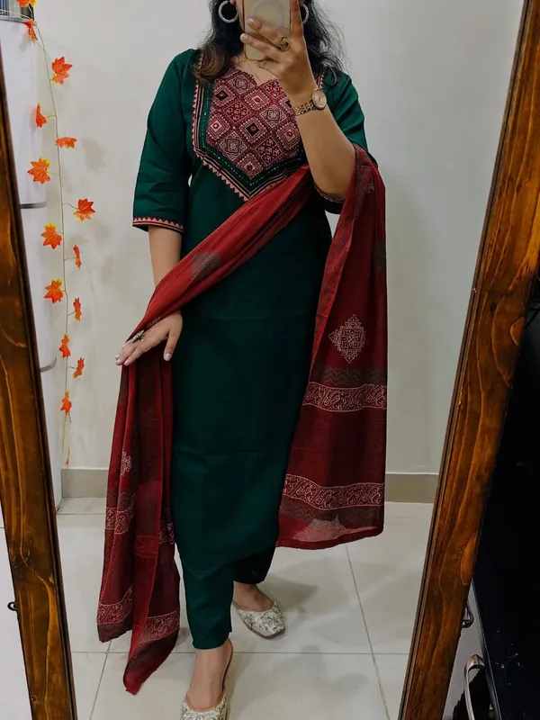 Bottle_Green_Kurta_Set_with_Maroon_Ajrakh-Inspired_Dupatta