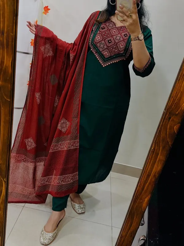 Bottle_Green_Kurta_Set_with_Maroon_Ajrakh-Inspired_Dupatta