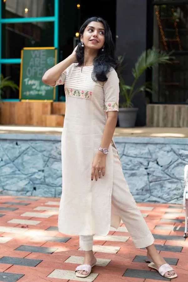 White_Cotton_Kurta_Pant_Set_With_Embroidery