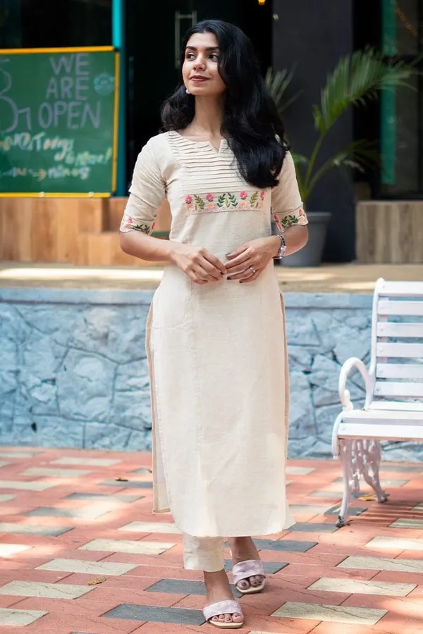 White_Cotton_Kurta_Pant_Set_With_Embroidery