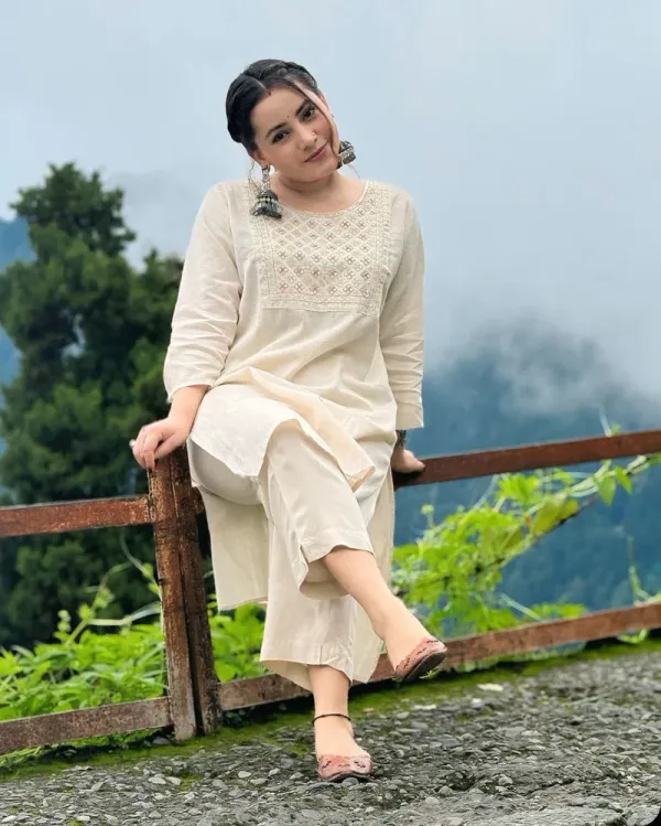 Ivory_Cotton_Kurta_Set_?_Mountain_Getaway_Look