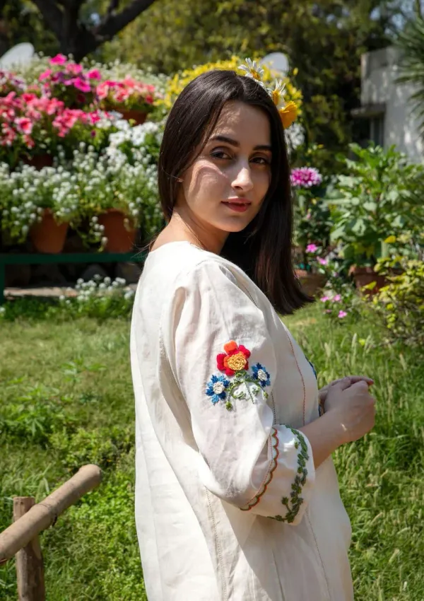 Ivory_Floral_Garden_Embroidered_Kurta_Set
