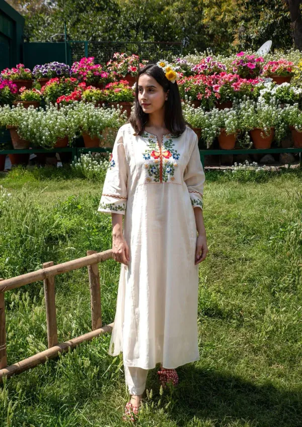 Ivory_Floral_Garden_Embroidered_Kurta_Set