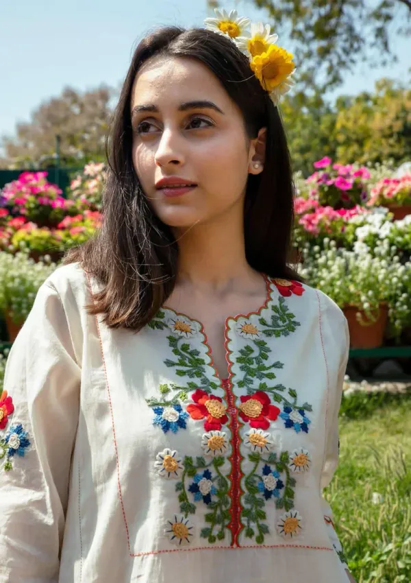 Ivory_Floral_Garden_Embroidered_Kurta_Set