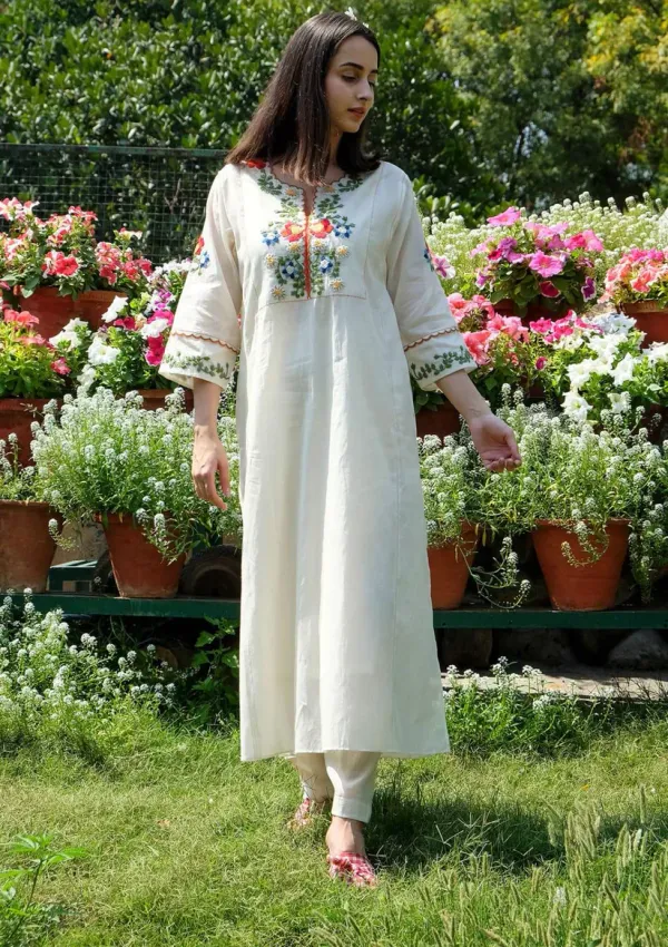 Ivory_Floral_Garden_Embroidered_Kurta_Set