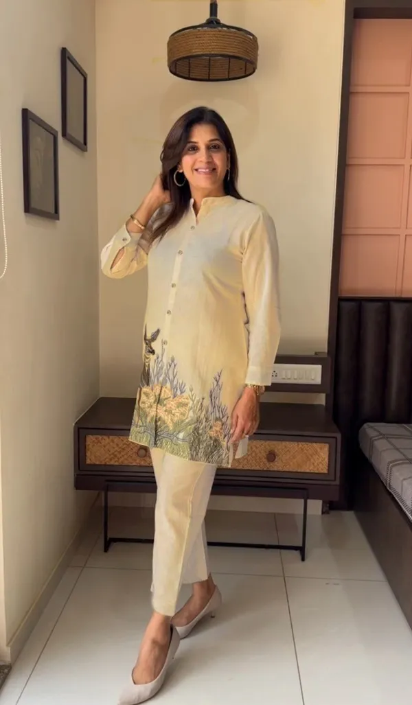 Ivory_Nature-Inspired_Printed_Straight_Kurti_Set