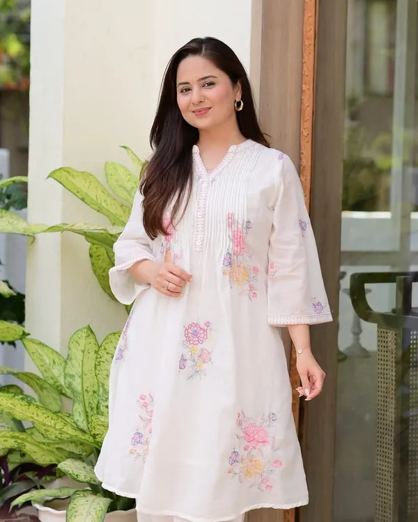White_Mulmul_Cotton_A-Line_Kurta_Set_With_Floral_Embroidery