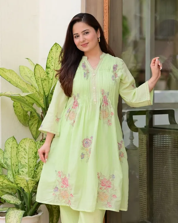 Light_Green_A-Line_Mulmul_Cotton_Kurta_Set_With_A_Palazzo