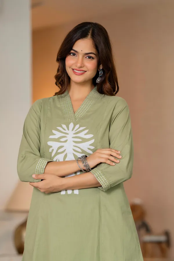 Light_Green_Kurta_Set_with_Bold_Leaf_Motif