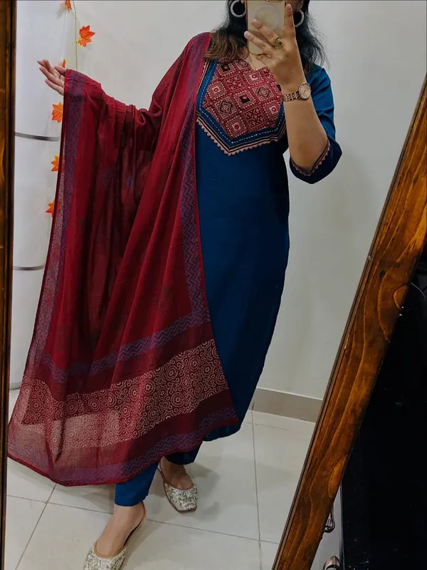 Teal_Blue_Kurta_Set_with_Maroon_Printed_Dupatta