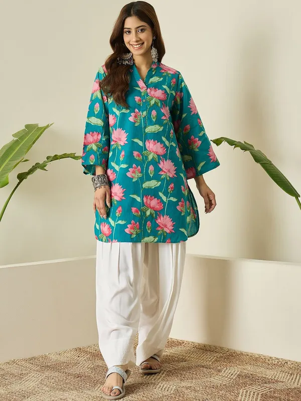 Women's_Teal_Blue_Floral_Printed_Kurta_with_White_Palazzo_Pants