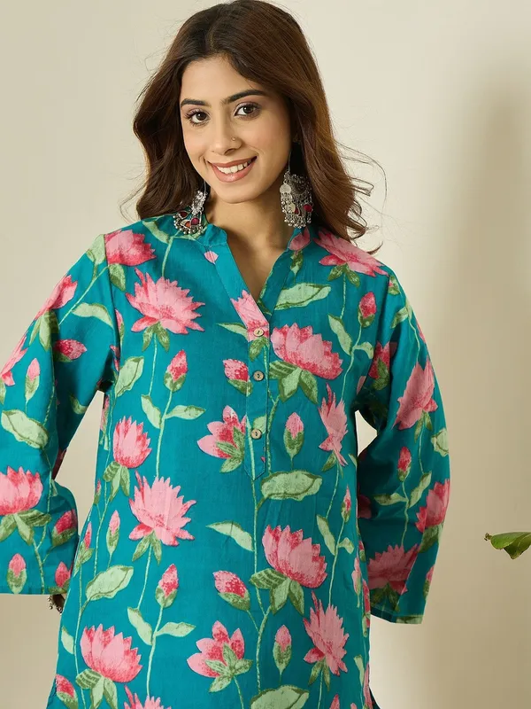 Women's_Teal_Blue_Floral_Printed_Kurta_with_White_Palazzo_Pants