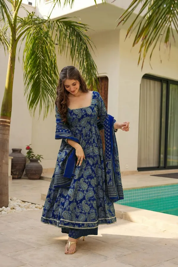 YOYO FASHION INDIA PVT LTD Chic Blue Kurta Set Featuring Subtle ...