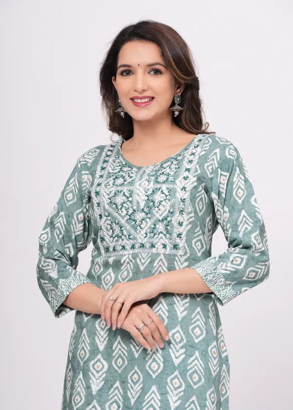 Light_Green_Cotton_Rayon_Round_Neck_Embroidery_Floral_Printed_3/4Th_Sleeve_Kurta_For_Women