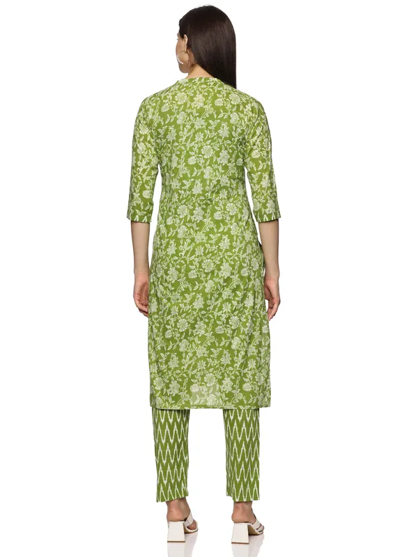 Light_Green_Cotton_Rayon_Zig_Zag_Printed_Straight_Kurta_&_Pant_Set_For_Women