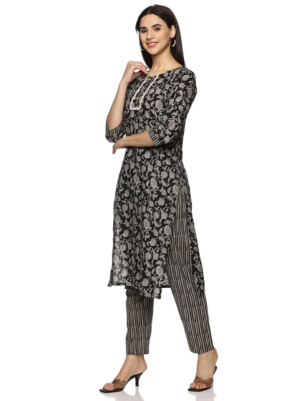 Grey_&_Black_Cotton_Rayon_Floral_Printed_Straight_Kurta_&_Pant_Set_For_Women