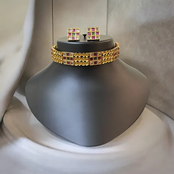 Ruby_Green_Classy_Ad_Choker_Set