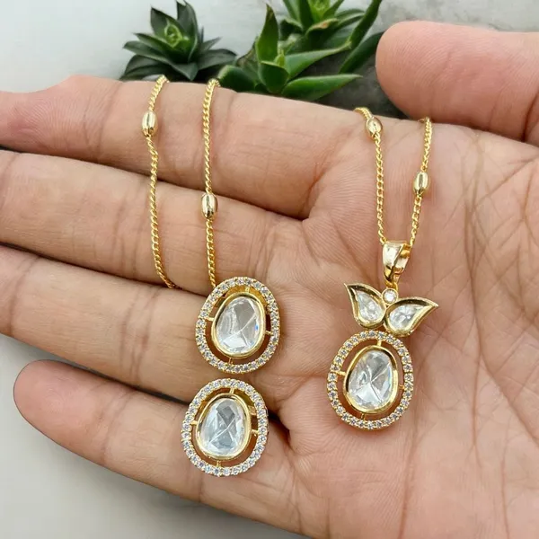 White_Uncut_Shaped_Kundan_Chain_Set